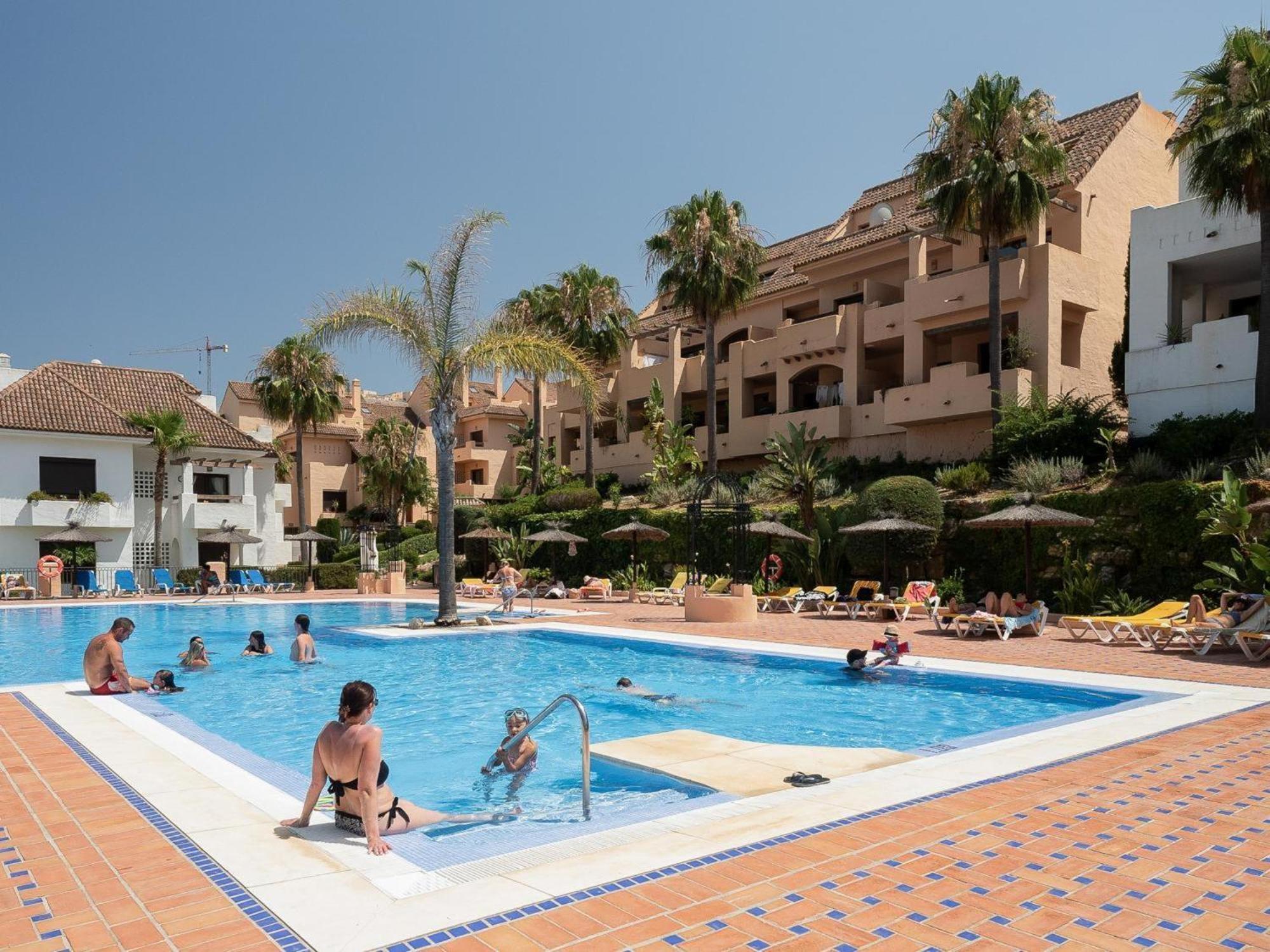 Duquesa Village Property Манилва Екстериор снимка
