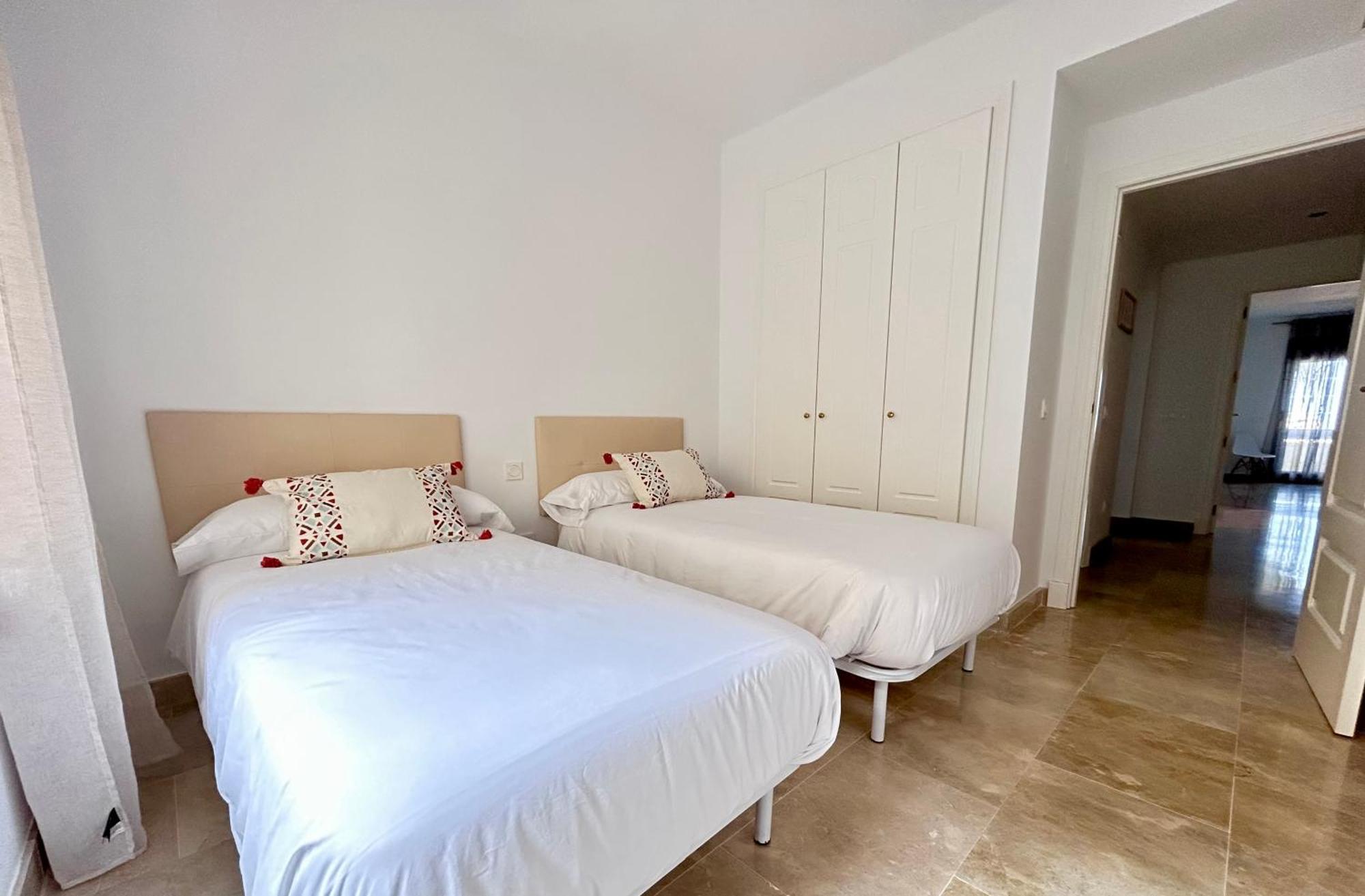 Duquesa Village Property Манилва Екстериор снимка