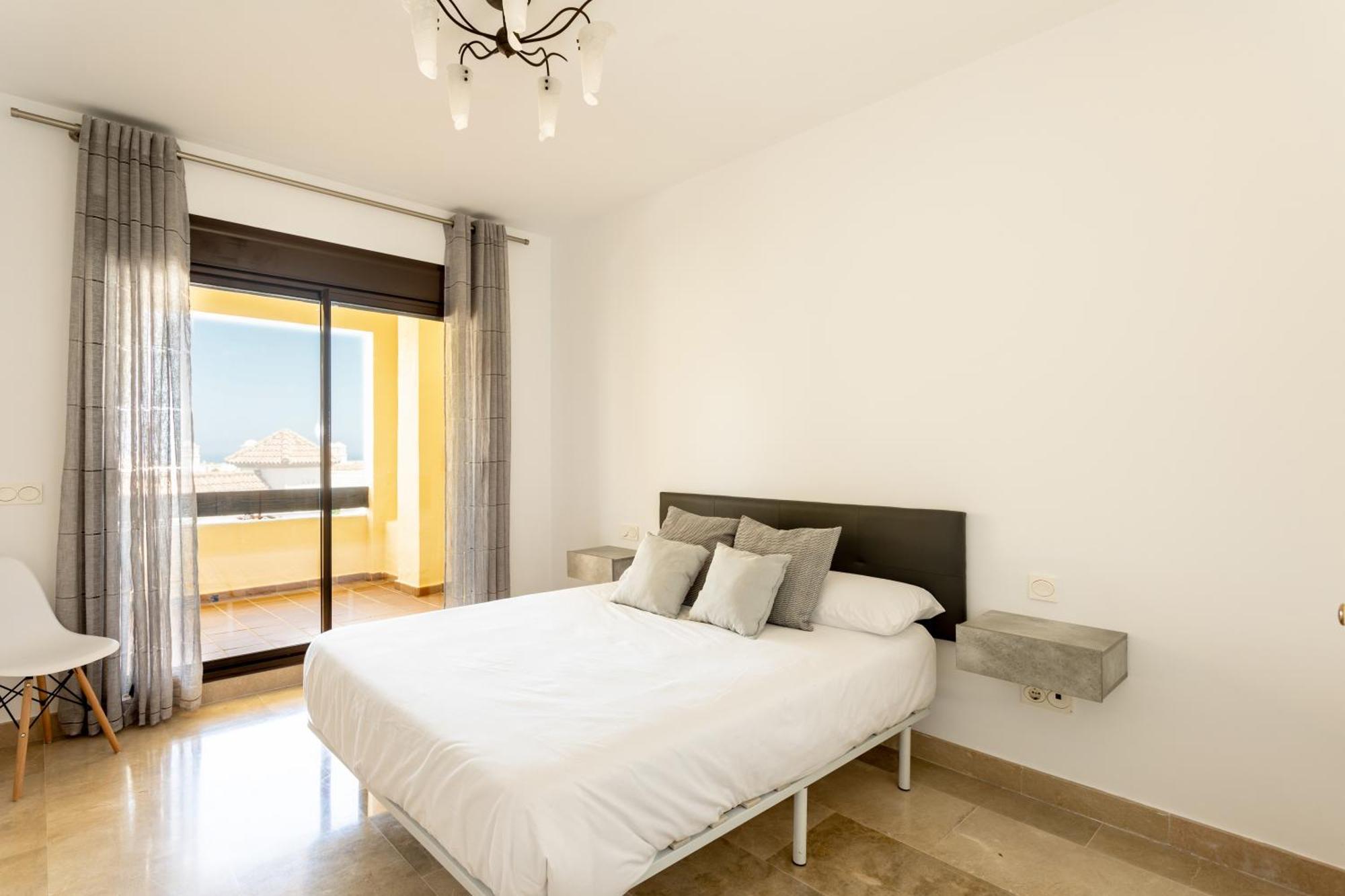 Duquesa Village Property Манилва Екстериор снимка