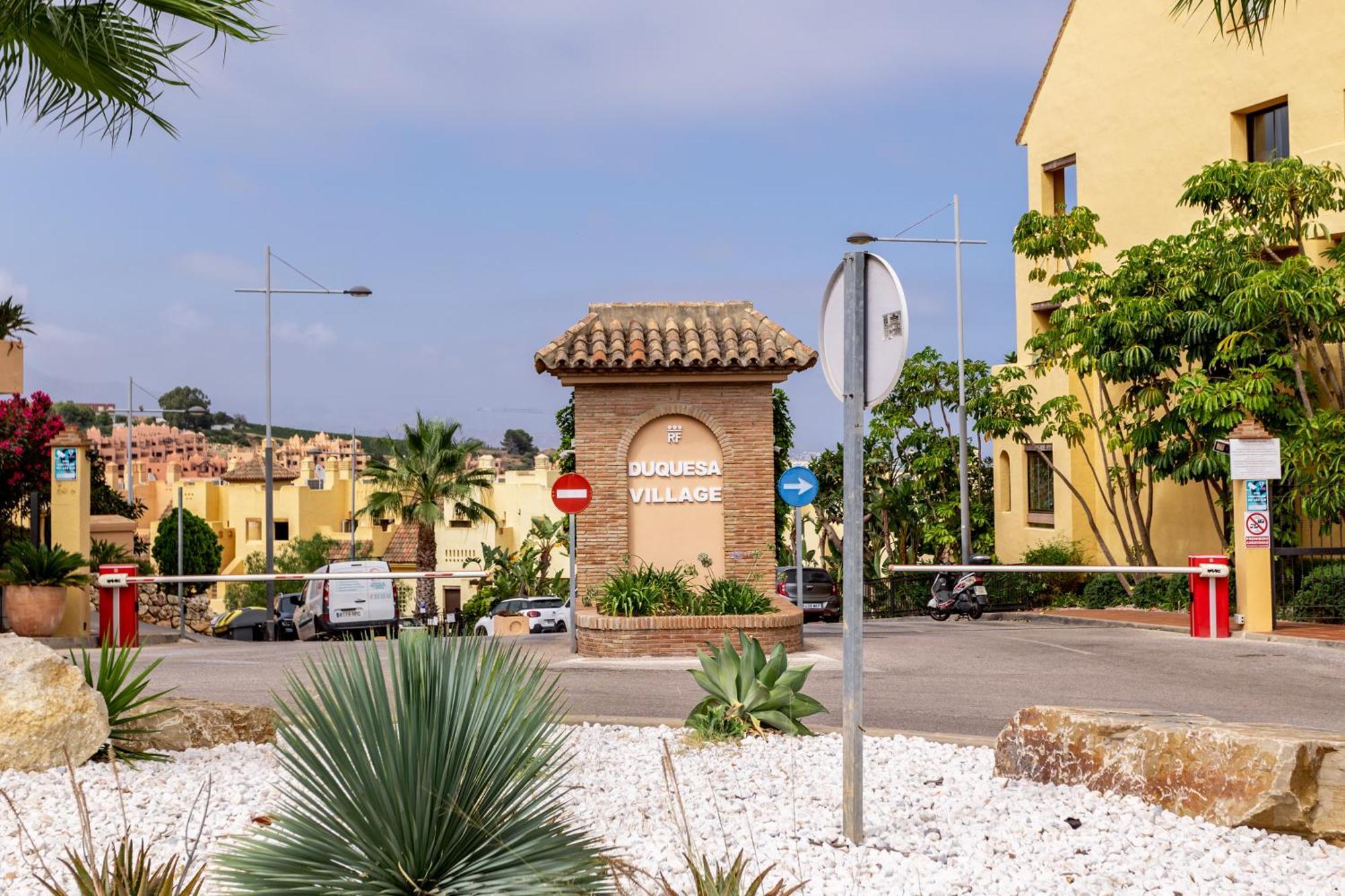 Duquesa Village Property Манилва Екстериор снимка