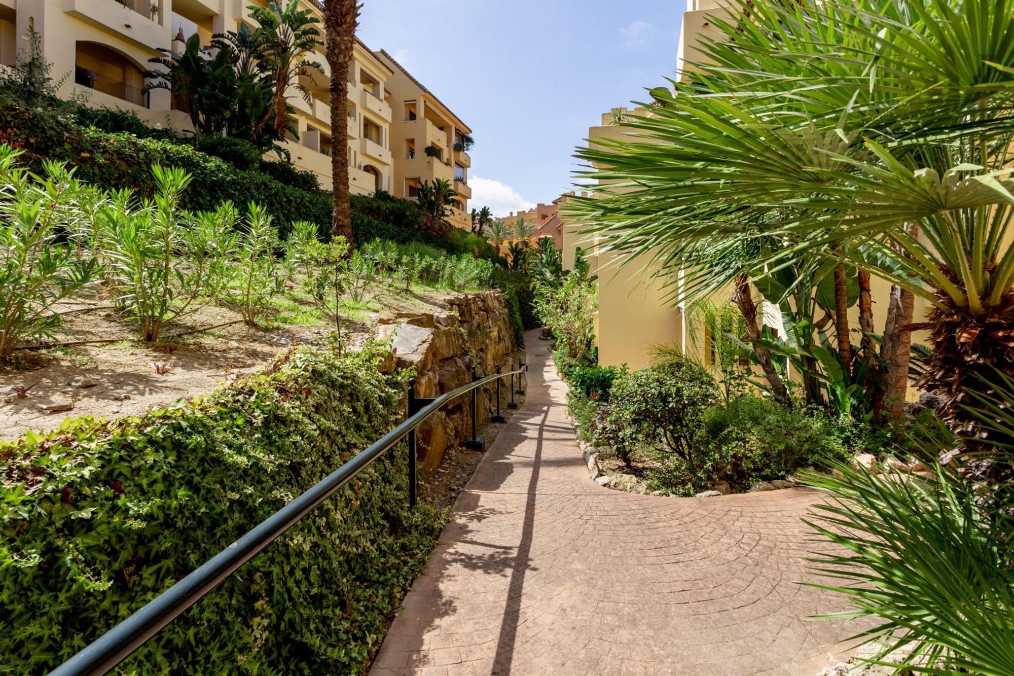 Duquesa Village Property Манилва Екстериор снимка
